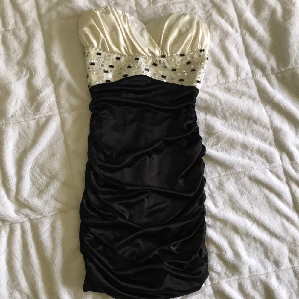 B Smart. Size 1. Black/White Juniors Formal Dress.